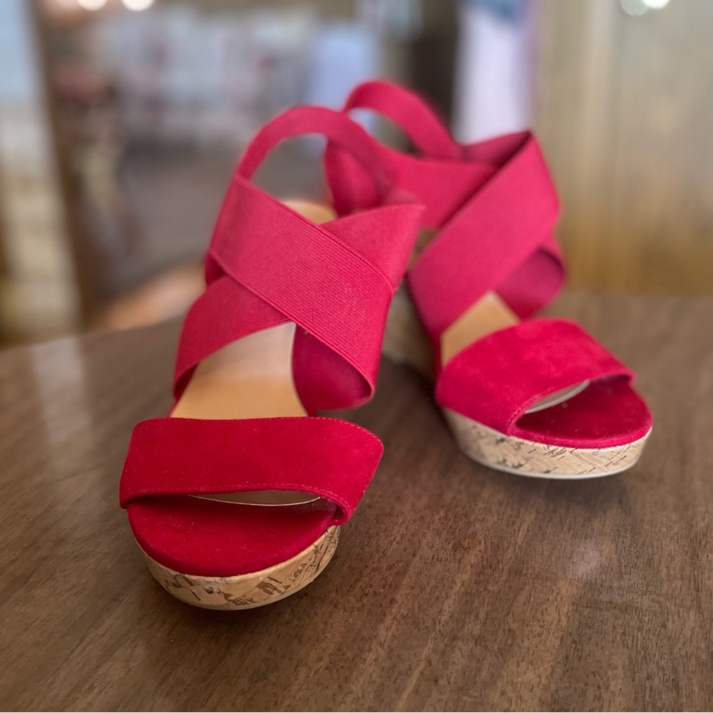 American Eagle Red Wedge Heal